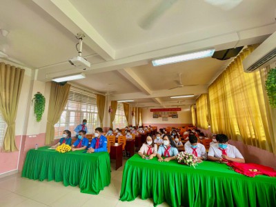 Ngày hội thiếu nhi vui khoẻ" và lễ kết nạp Đội cho nhi đồng khối lớp 3 trường TH Định Phước