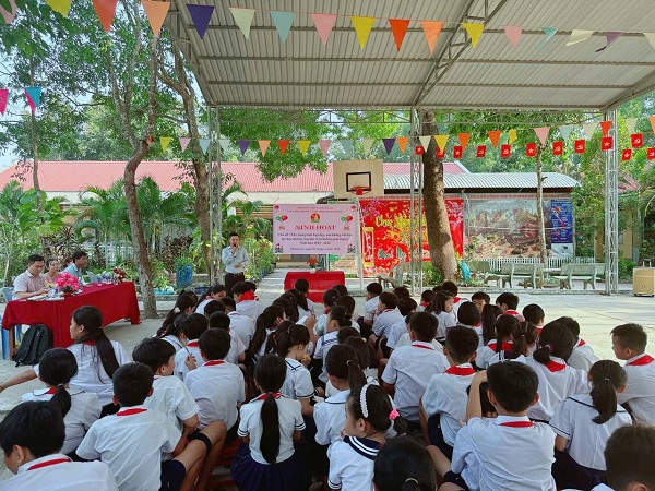 Sinh hoạt Đội với chủ đề " Xây dựng tình bạn đẹp, nói không với bạo lực học đường,bạo lực trên không gian mạng" năm học 2025 - 2026.